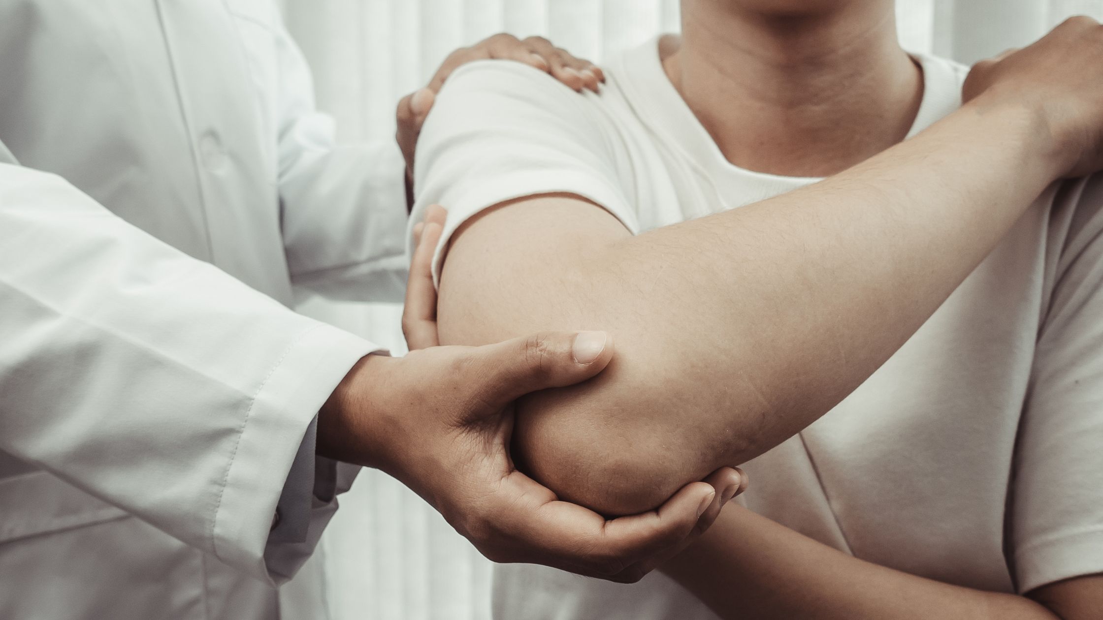 العلاج الطبيعي لتأهيل حالات الشلل