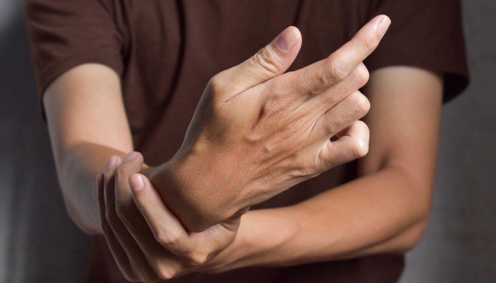 علاج التشنجات ووهن العضلات والتهاب الأعصاب الطرفية